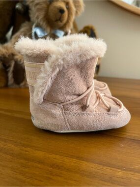 Moon Boot Baby Pink Suede crib shoes